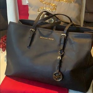 Michael Kors dark chocolate color handbag 👜